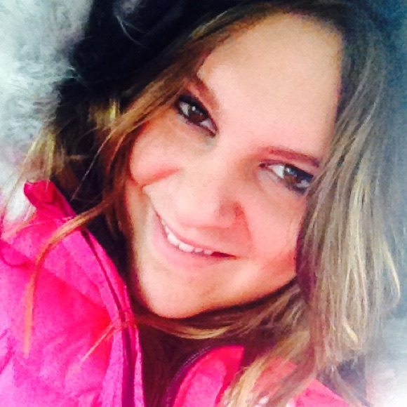 Meet your Posher, Stephanie - Picture 2 of 4